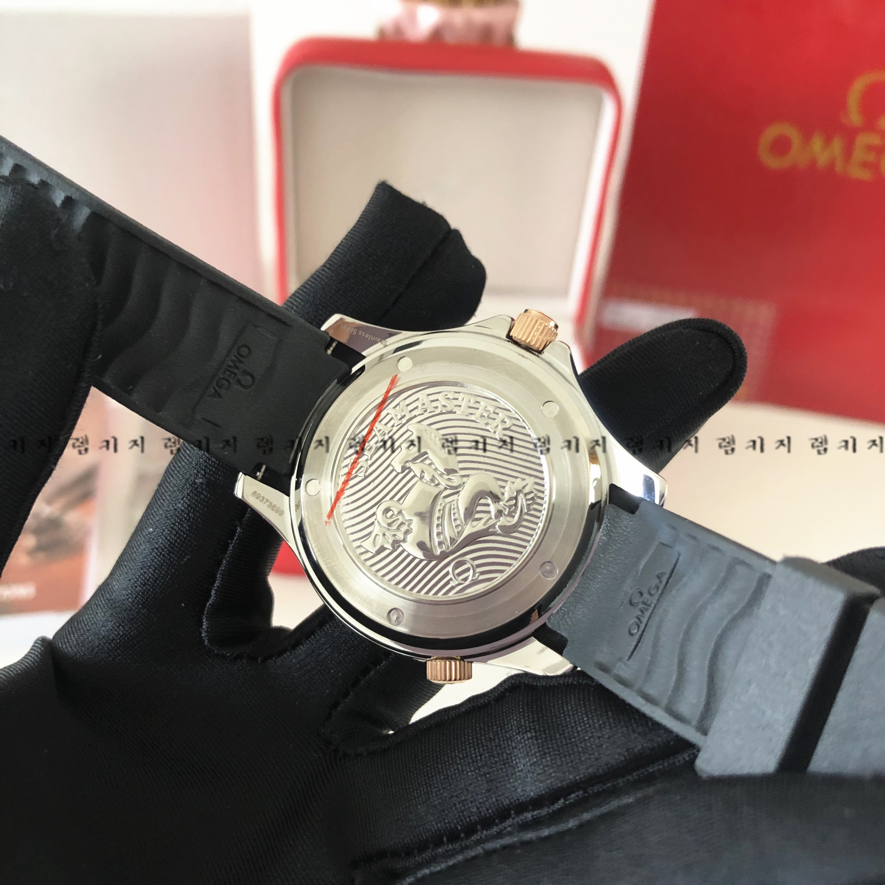 오메가 씨마스터 다이버 로즈골드 우레탄시계 + 메탈스트랩